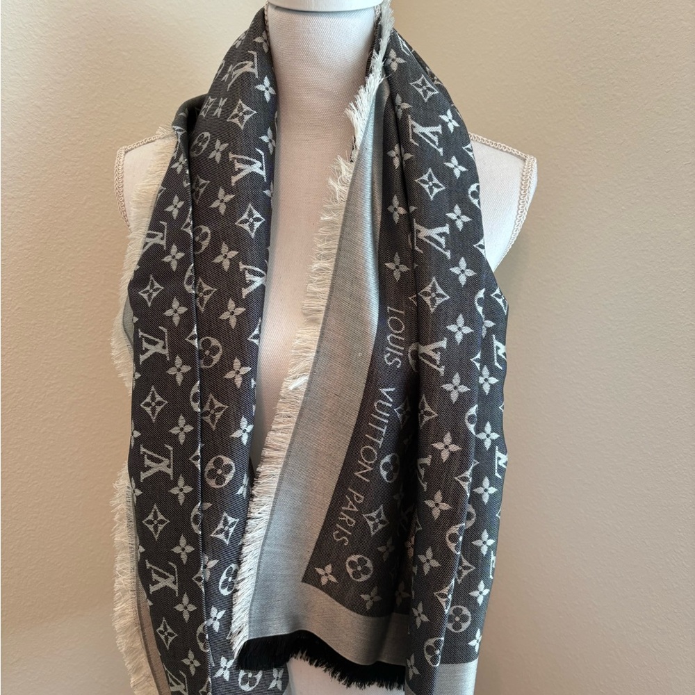 Louis Vuitton Black and Gray Monogram Shawl scarf